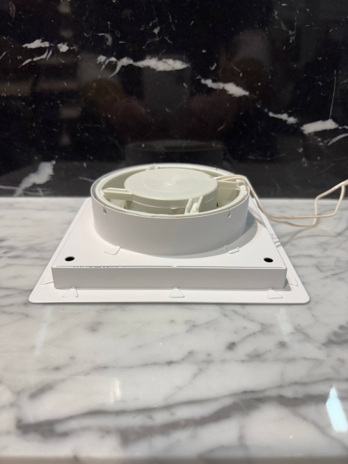 Диффузор на магнитах с вентилятором для потолков ТД100 черно-белый квадратный 100 мм